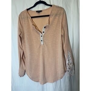 Amaryllis Women's Peach W/ White Lace Accents Long Sleeve Henley‎ Top Size L L38